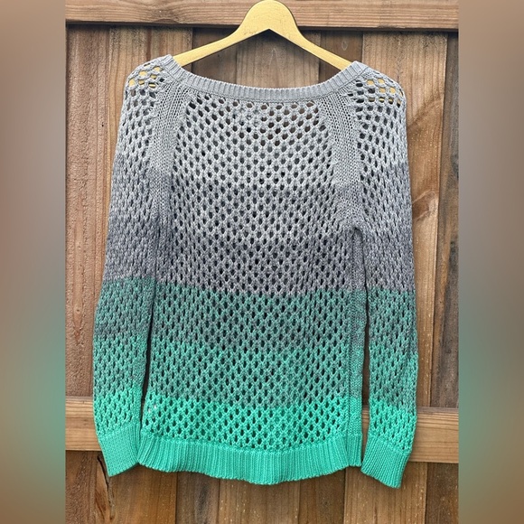 American Eagle AEO Crochet Cable Open Knit Sweater Womens Small Gray Green Ombre - Picture 7 of 10